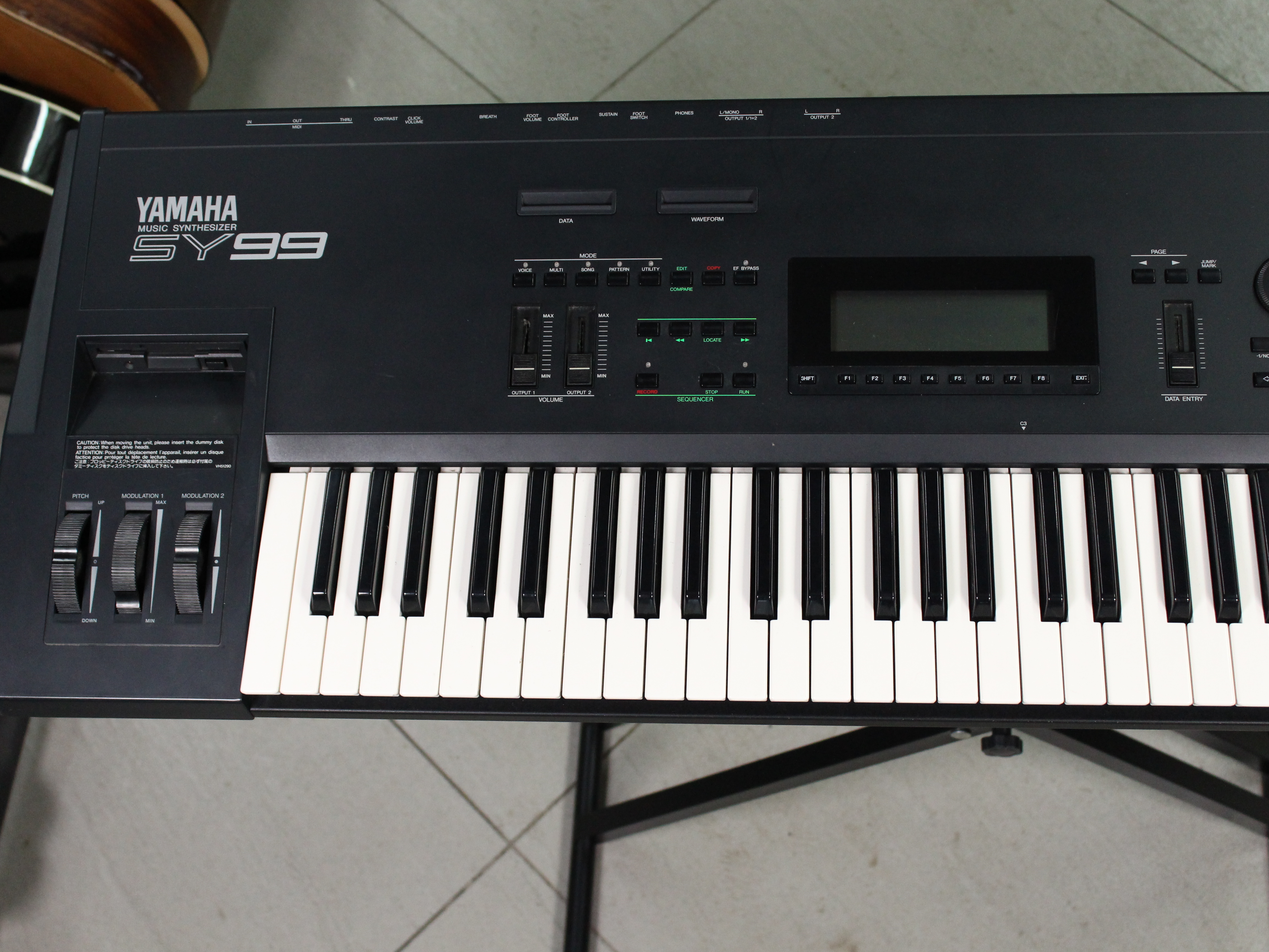 Изображение YAMAHA SY99 синтезатор Б/У, 76 клавиши, механическая клавиатура, питание 100В !!!