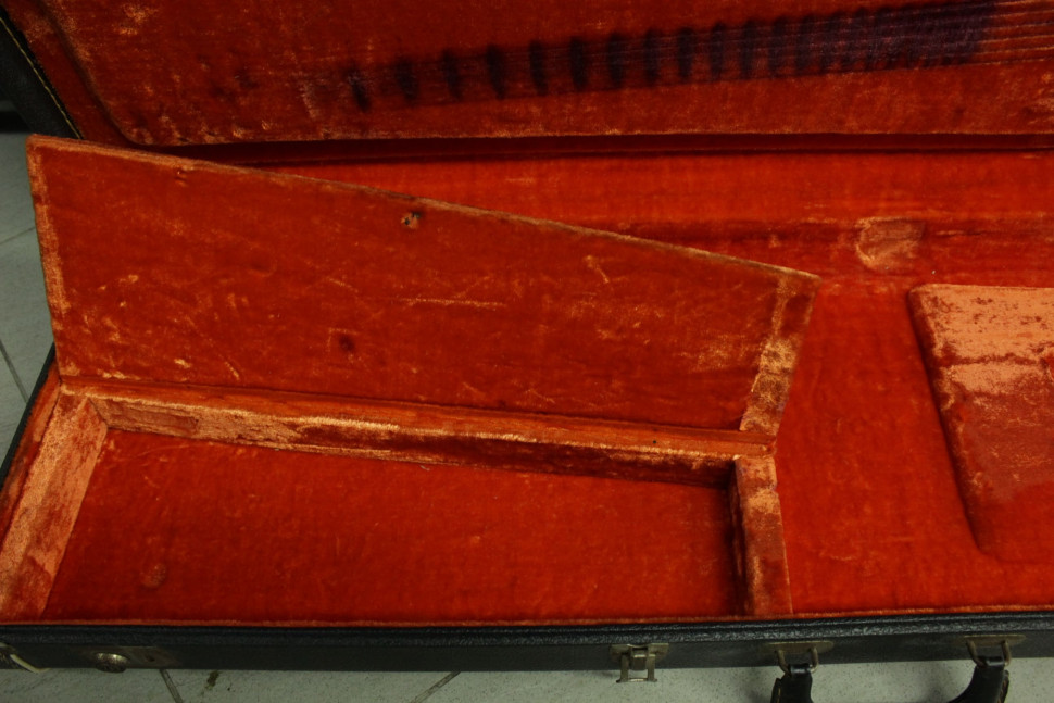 Изображение Fender Stratocaster USA 1978 Refinish, s/n S892420, SSS, Черный матовый, Черный пикгард + Кейс