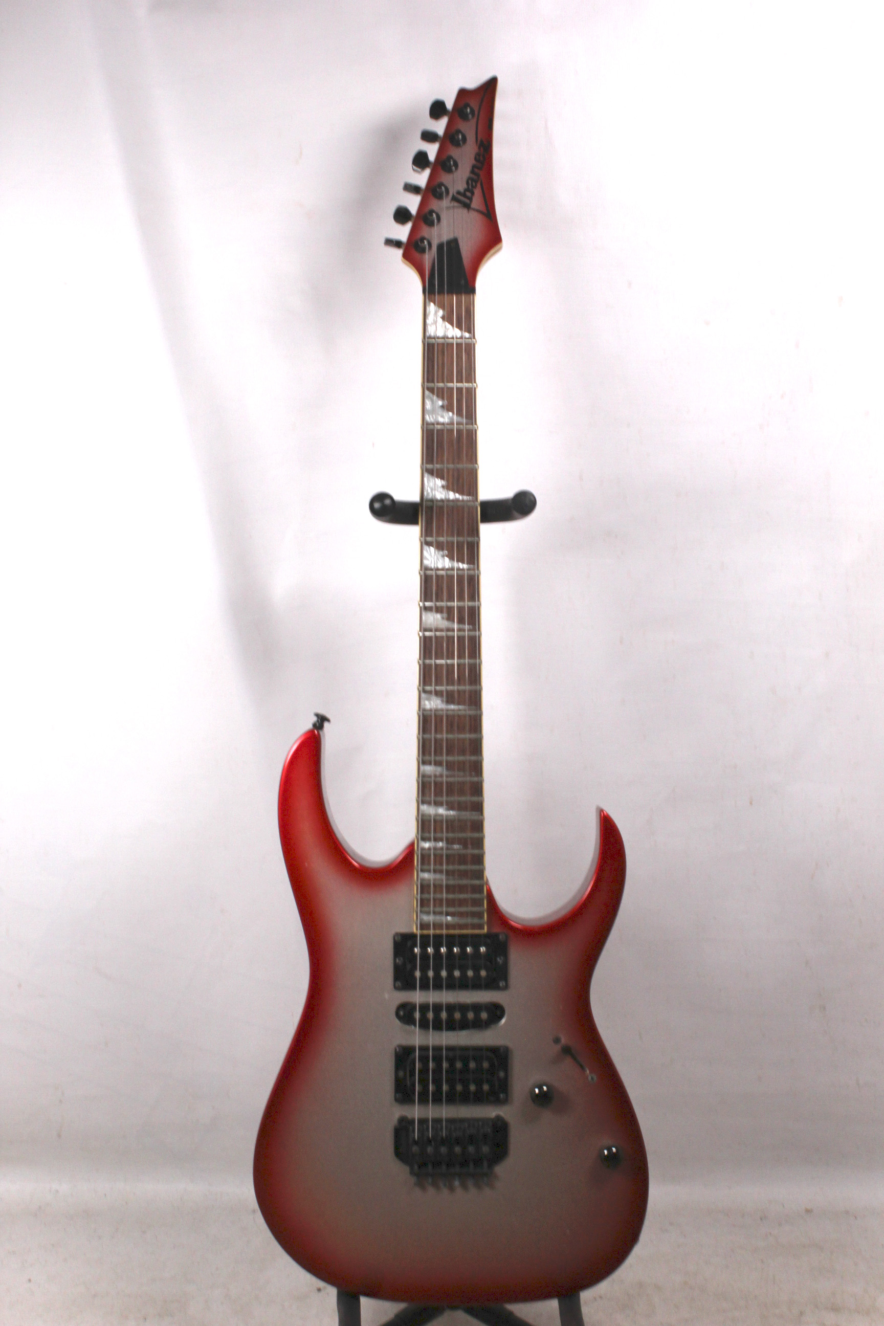 Изображение Ibanez RG Series Korea Superstrat Электрогитара б/у, s/n WY20530, HSH, красно-белый