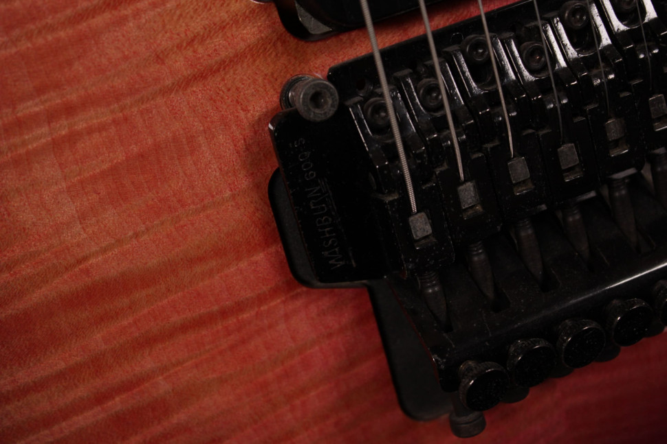 Изображение Washburn Superstrat Stevie Salas Signature Korea Электрогитара б/у, s/n 5111388, HSS(минихамбакеры)