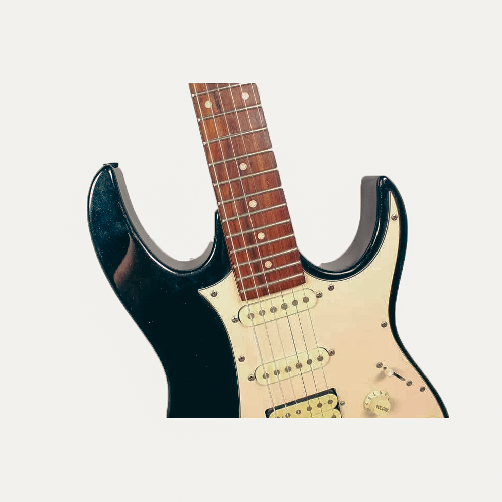 Изображение Ibanez GIO Superstrat Электрогитара б/у, S/n J070455698, HSS, Черный, Белый пикгард