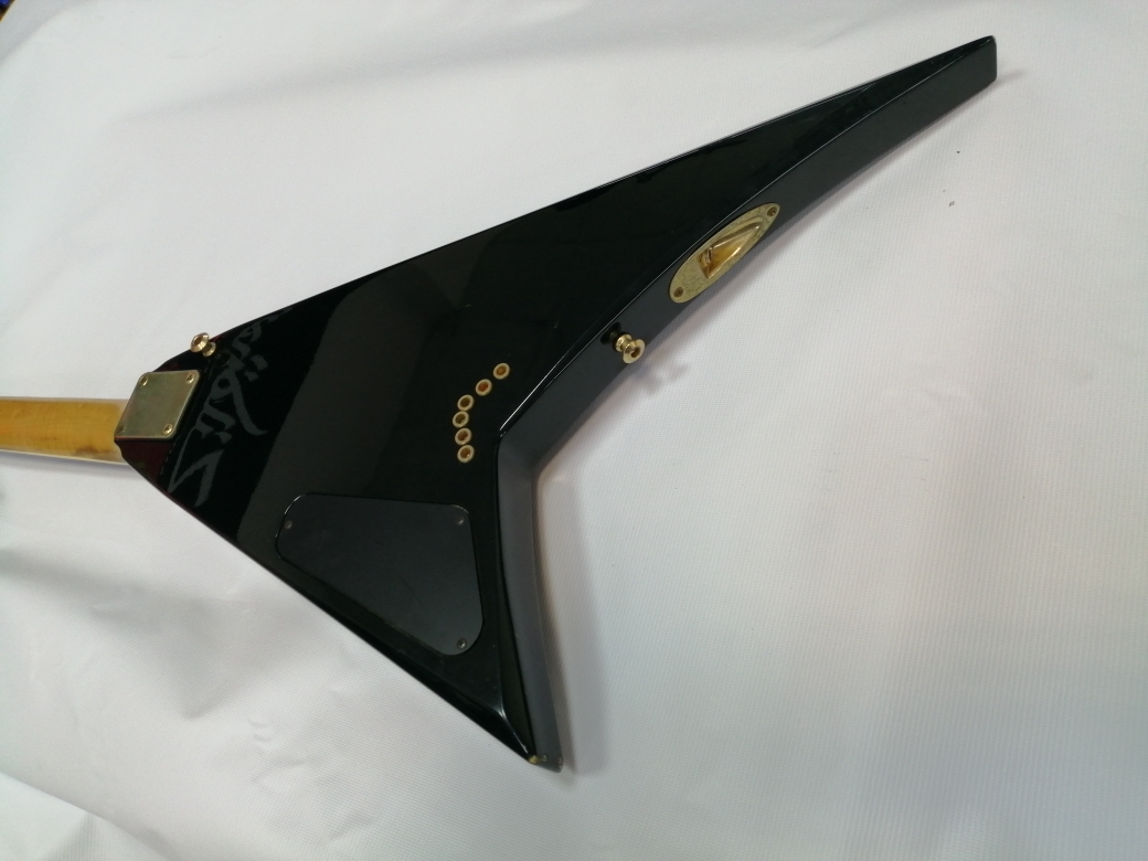 Изображение GROVER JACKSON RR-PS100, черный с золотым узором, стрела, гриф на болтах, сн: J018803 