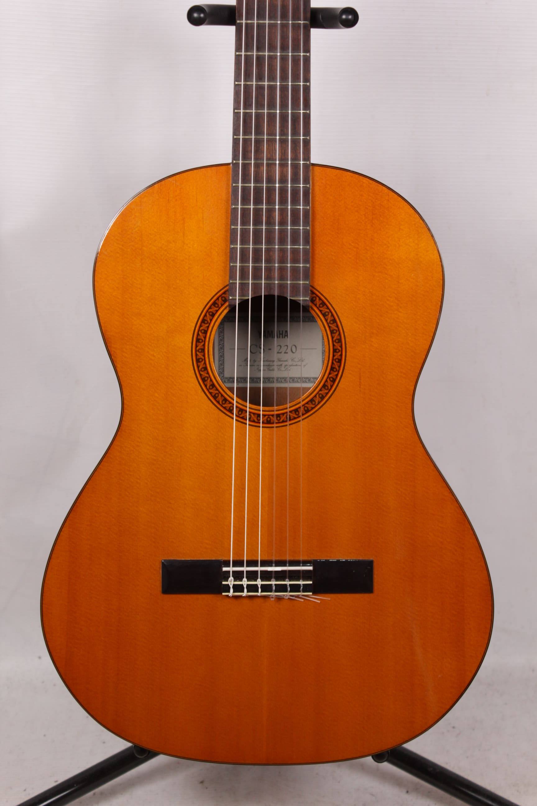 Yamaha CS-220 Taiwan Классическая гитара б/у Изображение Yamaha CS-220 Taiwan Классическая гитара б/у