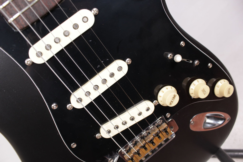 Изображение Fender Stratocaster USA 1978 Refinish, s/n S892420, SSS, Черный матовый, Черный пикгард + Кейс