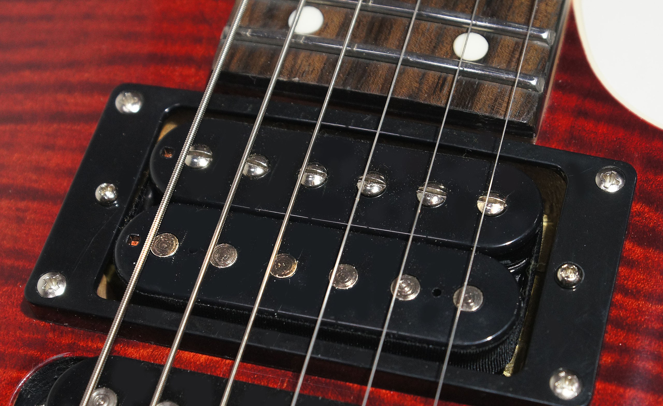 EART EGSL-313 Электрогитара Superstrat, H-S-H, Красный, Волнистый клен Изображение EART EGSL-313 Электрогитара Superstrat, H-S-H, Красный, Волнистый клен