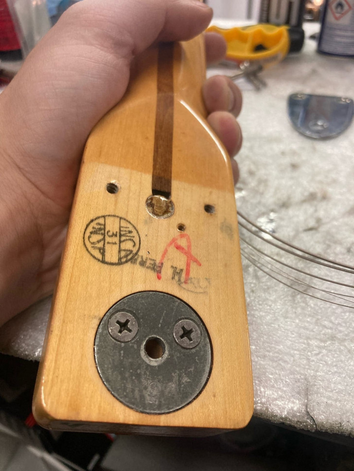 Fender Telecaster Thinline USA 1974, Электрогитара Б/У, s/n 561528, HH, цвет натуральный Изображение Fender Telecaster Thinline USA 1974, Электрогитара Б/У, s/n 561528, HH, цвет натуральный
