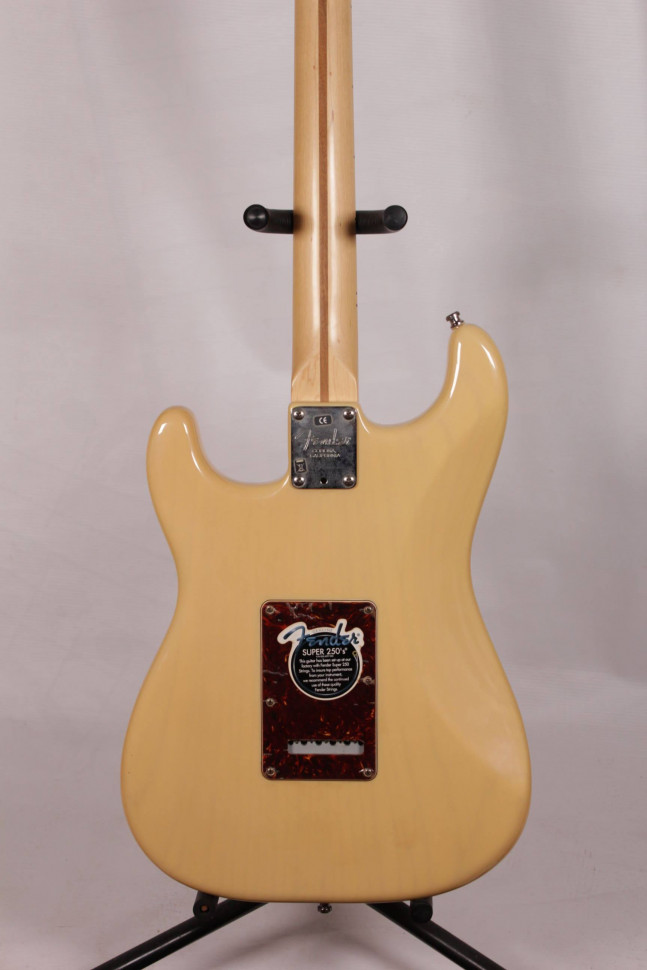 Fender Stratocaster USA Buddy Guy Signature 2006, s/n SZ6000640, SSS, натуральный Изображение Fender Stratocaster USA Buddy Guy Signature 2006, s/n SZ6000640, SSS, натуральный