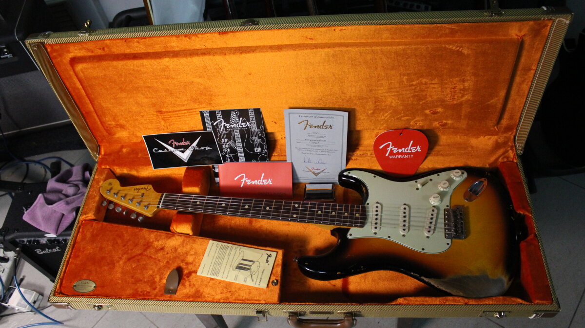 Изображение FENDER Custom Shop Masterbuilt Dale Wilson Stratocaster Relic, s\n: CZ525358, Sunburst