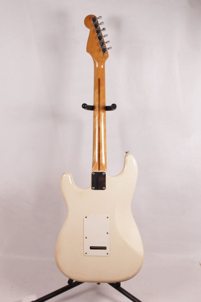 Fender Stratocaster Squier Series Mexico 1995 Электрогитара б/у, s/n MN540267 (552), SSS, белый Изображение Fender Stratocaster Squier Series Mexico 1995 Электрогитара б/у, s/n MN540267 (552), SSS, белый