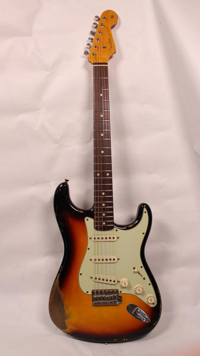 Изображение FENDER Custom Shop Masterbuilt Dale Wilson Stratocaster Relic, s\n: CZ525358, Sunburst