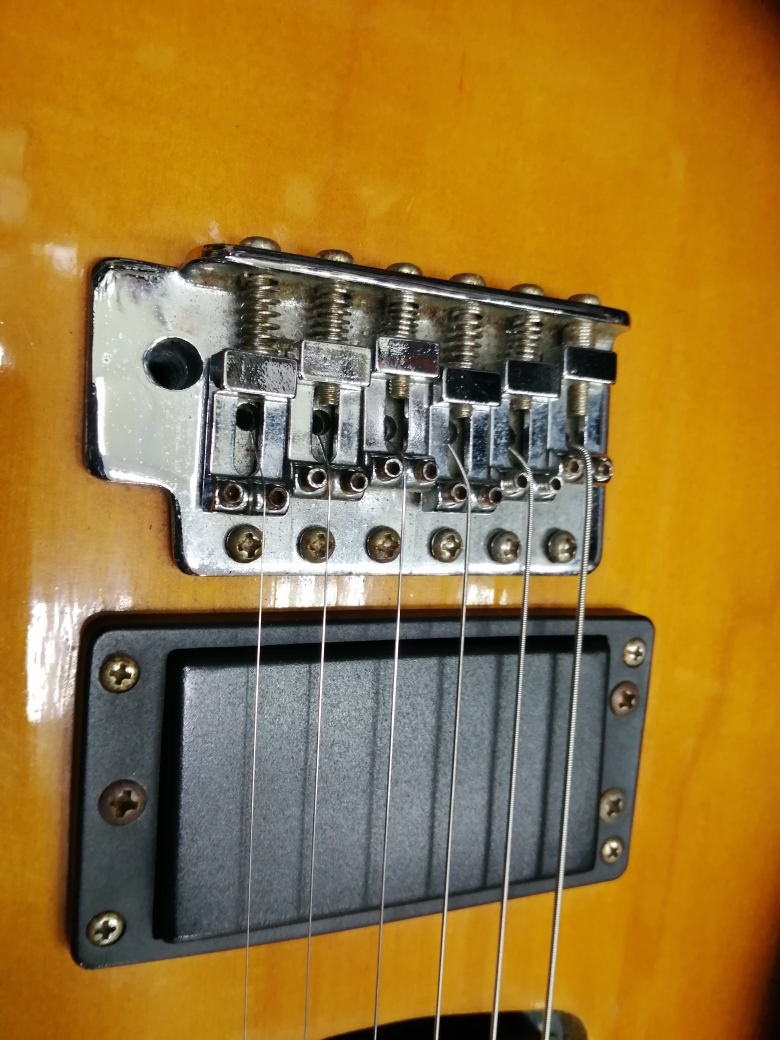 Изображение Mad Axe SSH сделано в Корее санберст 