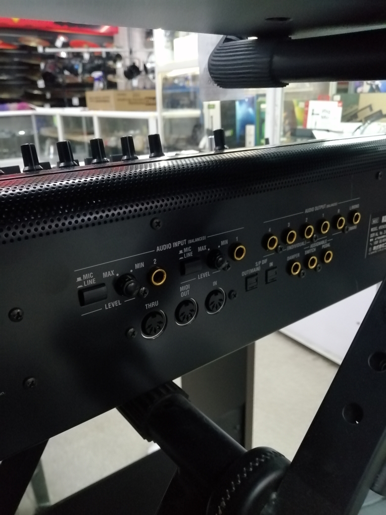 KORG KRONOS2-88 MUSIC WORKSTATION Рабочая станция Б\У , 88 клавиш, с кейсом Изображение KORG KRONOS2-88 MUSIC WORKSTATION Рабочая станция Б\У , 88 клавиш, с кейсом