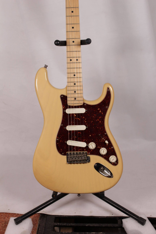 Fender Stratocaster USA Buddy Guy Signature 2006, s/n SZ6000640, SSS, натуральный Изображение Fender Stratocaster USA Buddy Guy Signature 2006, s/n SZ6000640, SSS, натуральный
