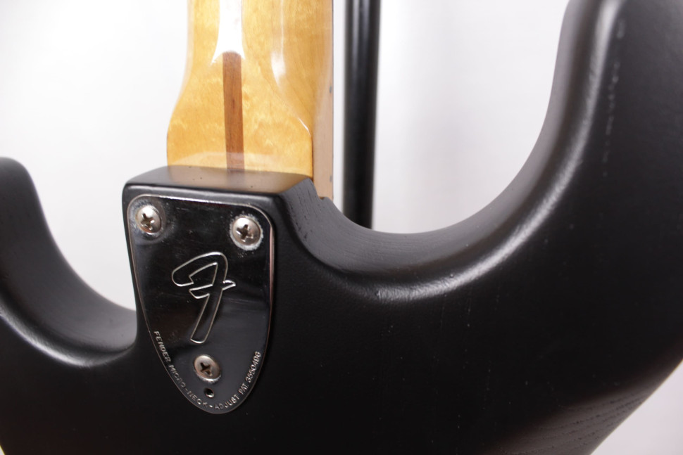 Изображение Fender Stratocaster USA 1978 Refinish, s/n S892420, SSS, Черный матовый, Черный пикгард + Кейс