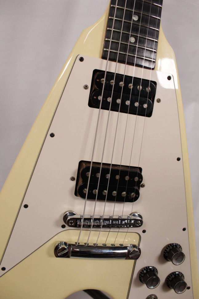 Изображение Gibson Flying V 67' Reissue USA 2004 Электрогитара б/у, s/n 02894668, HH, Classic White + ЧЕХОЛ