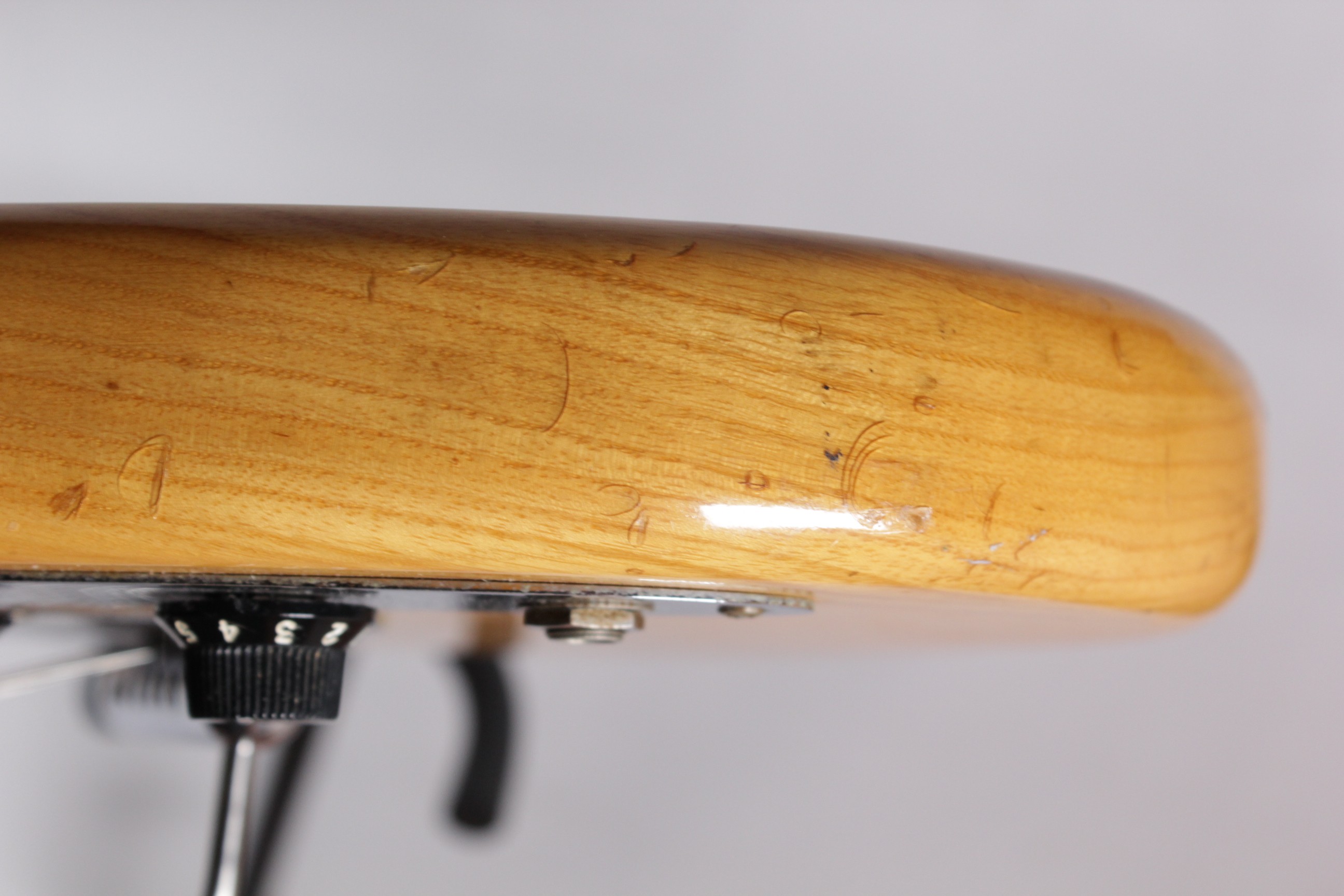 Изображение FENDER MUSTANG Электрогитара Б/У, sn: S91819365, натуральный, хромированная фурнитура, черный пикгар