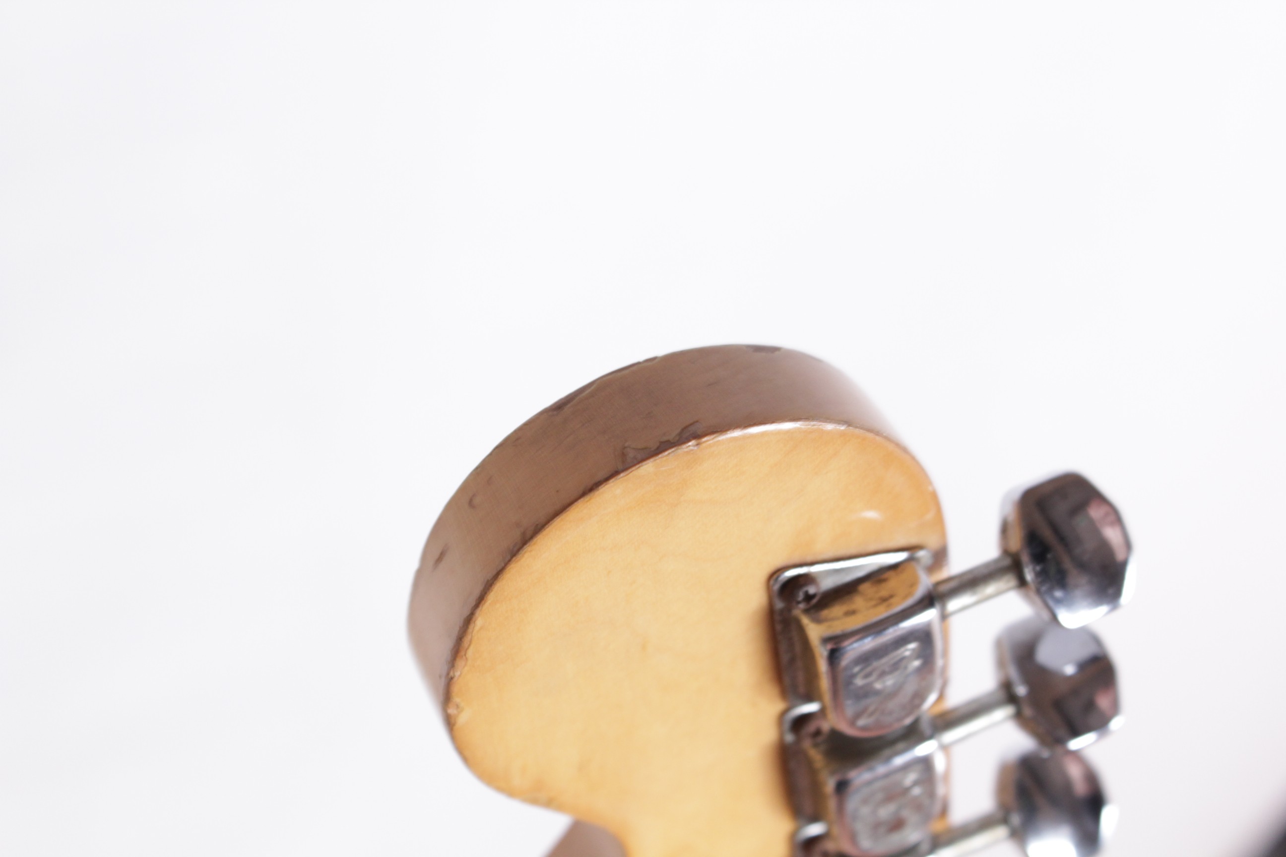 Изображение FENDER MUSTANG Электрогитара Б/У, sn: S91819365, натуральный, хромированная фурнитура, черный пикгар