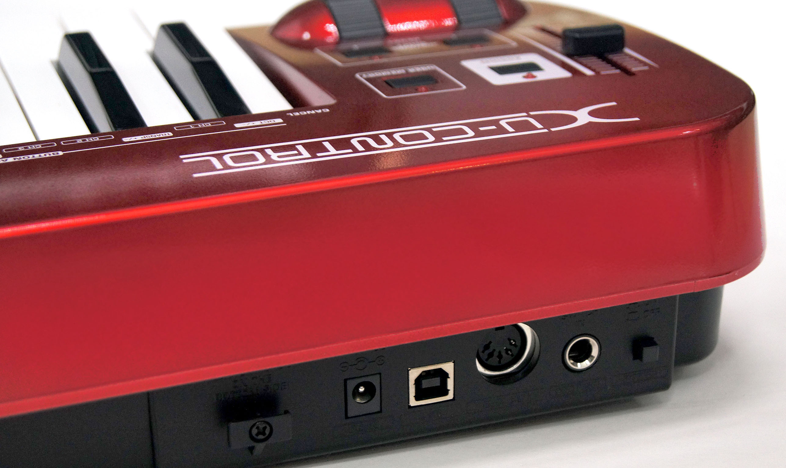 Изображение BEHRINGER UMX610 USB MIDI-клавиатура 61 клавиш