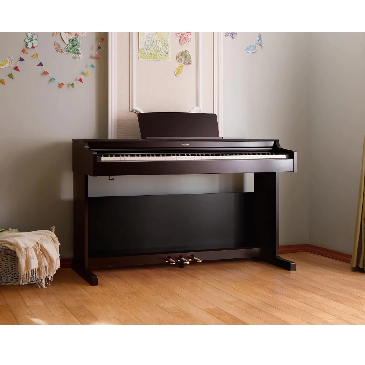 YAMAHA Arius YDP-165R Цифровое фортепиано Изображение YAMAHA Arius YDP-165R Цифровое фортепиано