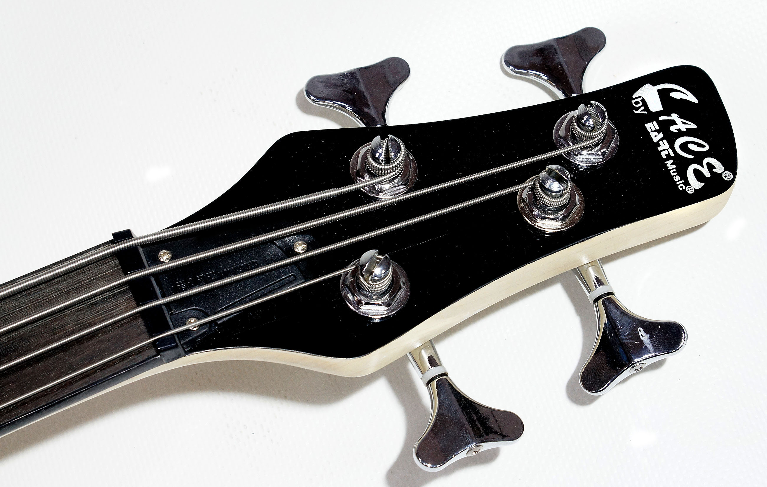 Изображение LACE by EART RD Бас-гитара красная