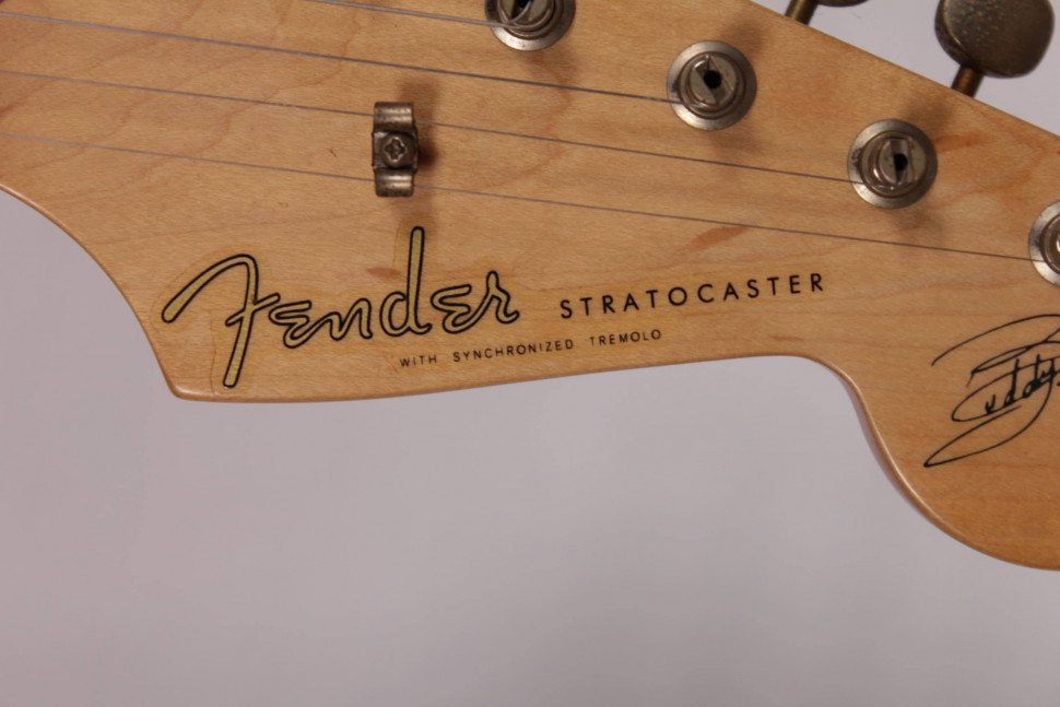 Fender Stratocaster USA Buddy Guy Signature 2006, s/n SZ6000640, SSS, натуральный Изображение Fender Stratocaster USA Buddy Guy Signature 2006, s/n SZ6000640, SSS, натуральный