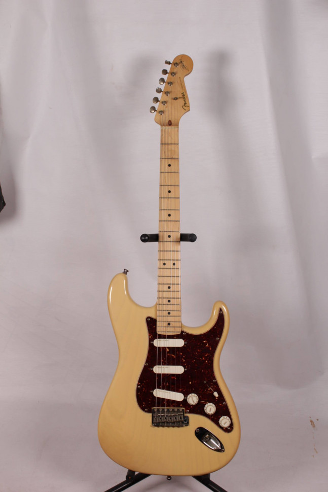 Fender Stratocaster USA Buddy Guy Signature 2006, s/n SZ6000640, SSS, натуральный Изображение Fender Stratocaster USA Buddy Guy Signature 2006, s/n SZ6000640, SSS, натуральный