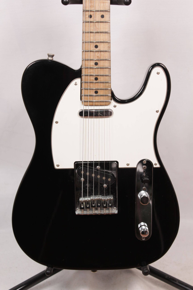 Изображение FENDER TELECASTER Электрогитара Б/У, sn: N4943730, черный, белый пикгард, кленовая накладка