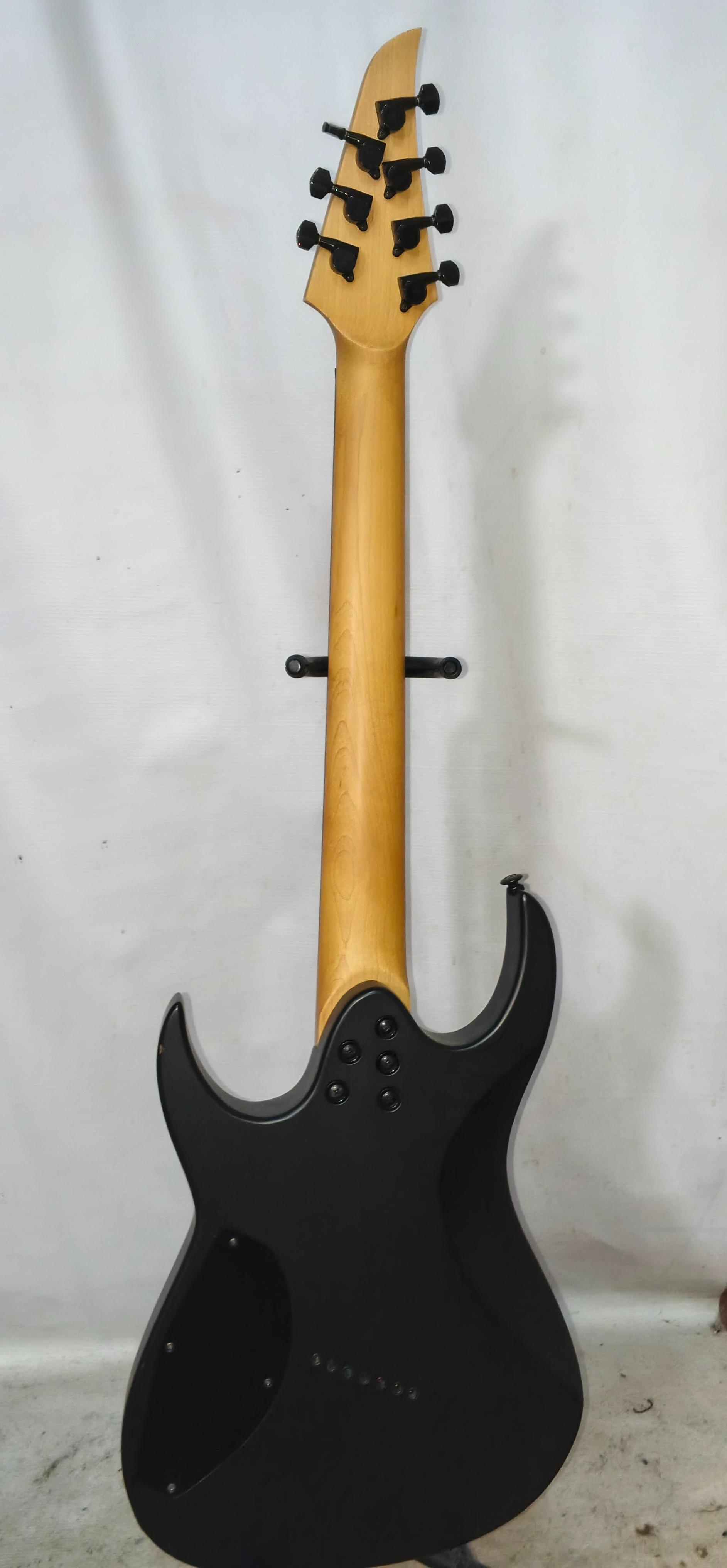 Изображение Carparelli Guitars Dinky 7 Электрогитара б/у, H, черный матовый, черная фурнитура, веерные лады