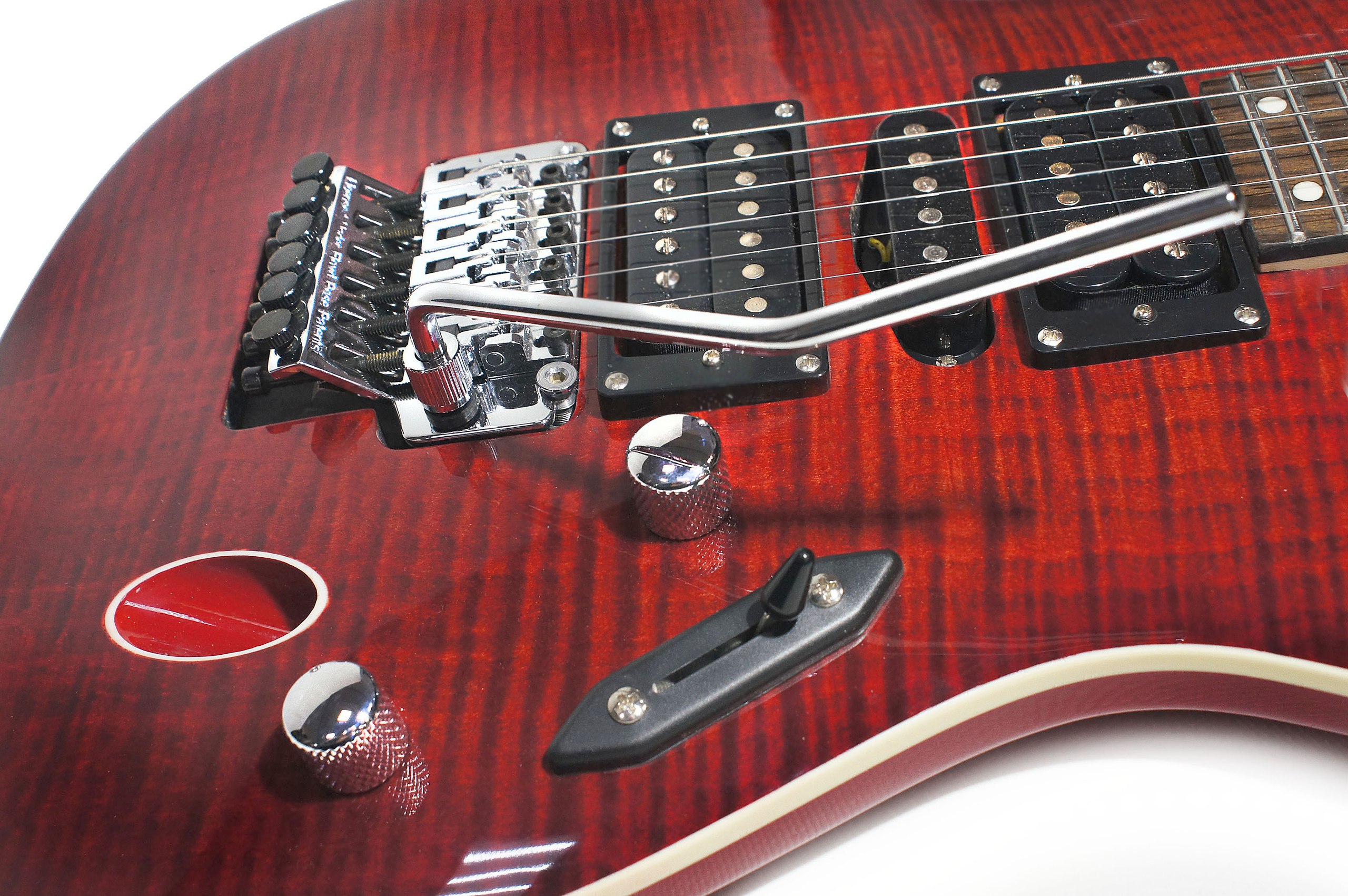 EART EGSL-313 Электрогитара Superstrat, H-S-H, Красный, Волнистый клен Изображение EART EGSL-313 Электрогитара Superstrat, H-S-H, Красный, Волнистый клен