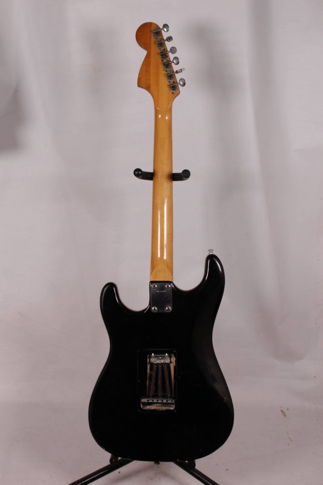 Изображение Gallan Stratocaster Электрогитара Б/У, черный, белый пикгард, SSS, сделан в Японии