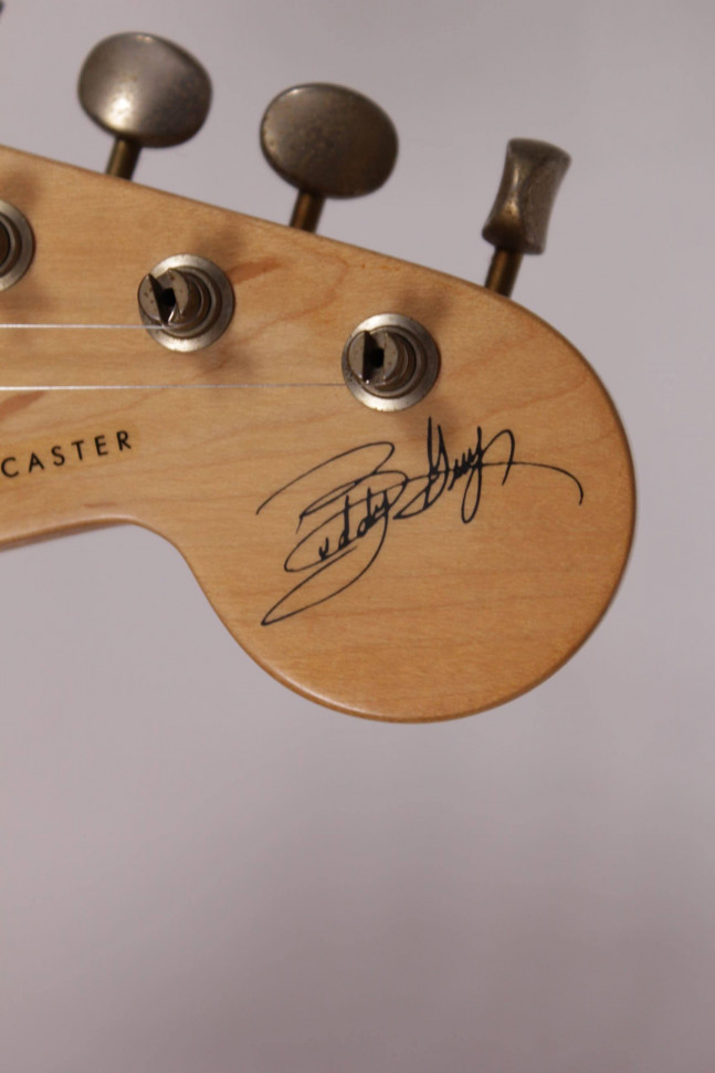 Fender Stratocaster USA Buddy Guy Signature 2006, s/n SZ6000640, SSS, натуральный Изображение Fender Stratocaster USA Buddy Guy Signature 2006, s/n SZ6000640, SSS, натуральный