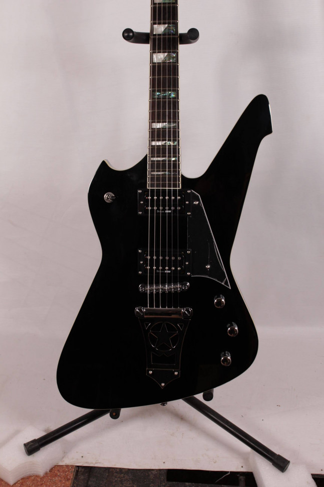 Изображение Washburn PS1600 Paul Stanley Signature, s/n S11122353, черный, черный пикгард, бридж звезда + чехол