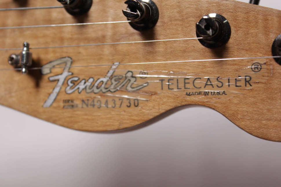 Изображение FENDER TELECASTER Электрогитара Б/У, sn: N4943730, черный, белый пикгард, кленовая накладка