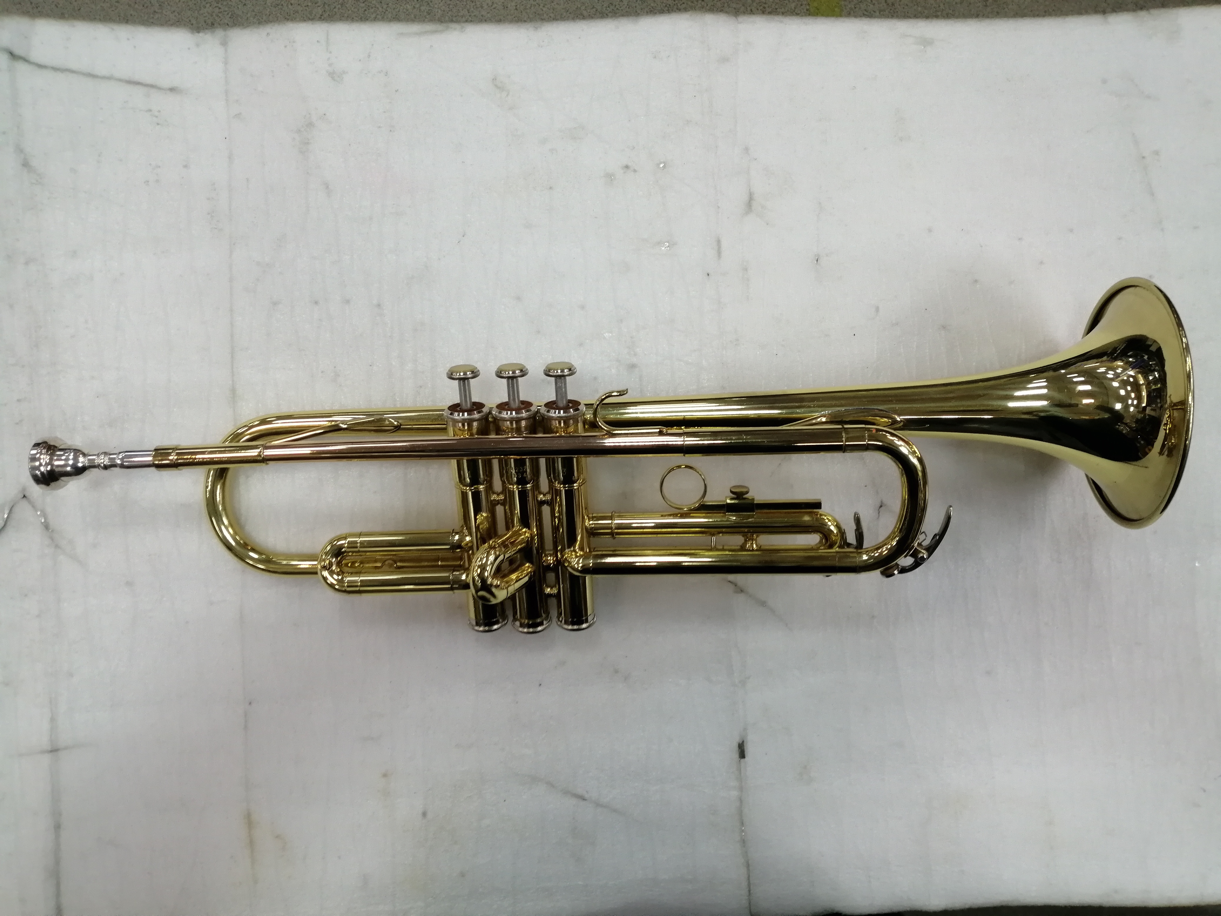 YAMAHA YTR-2321 Труба Б/У,s/n 008059, золотой + чехол, мундштук Изображение YAMAHA YTR-2321 Труба Б/У,s/n 008059, золотой + чехол, мундштук