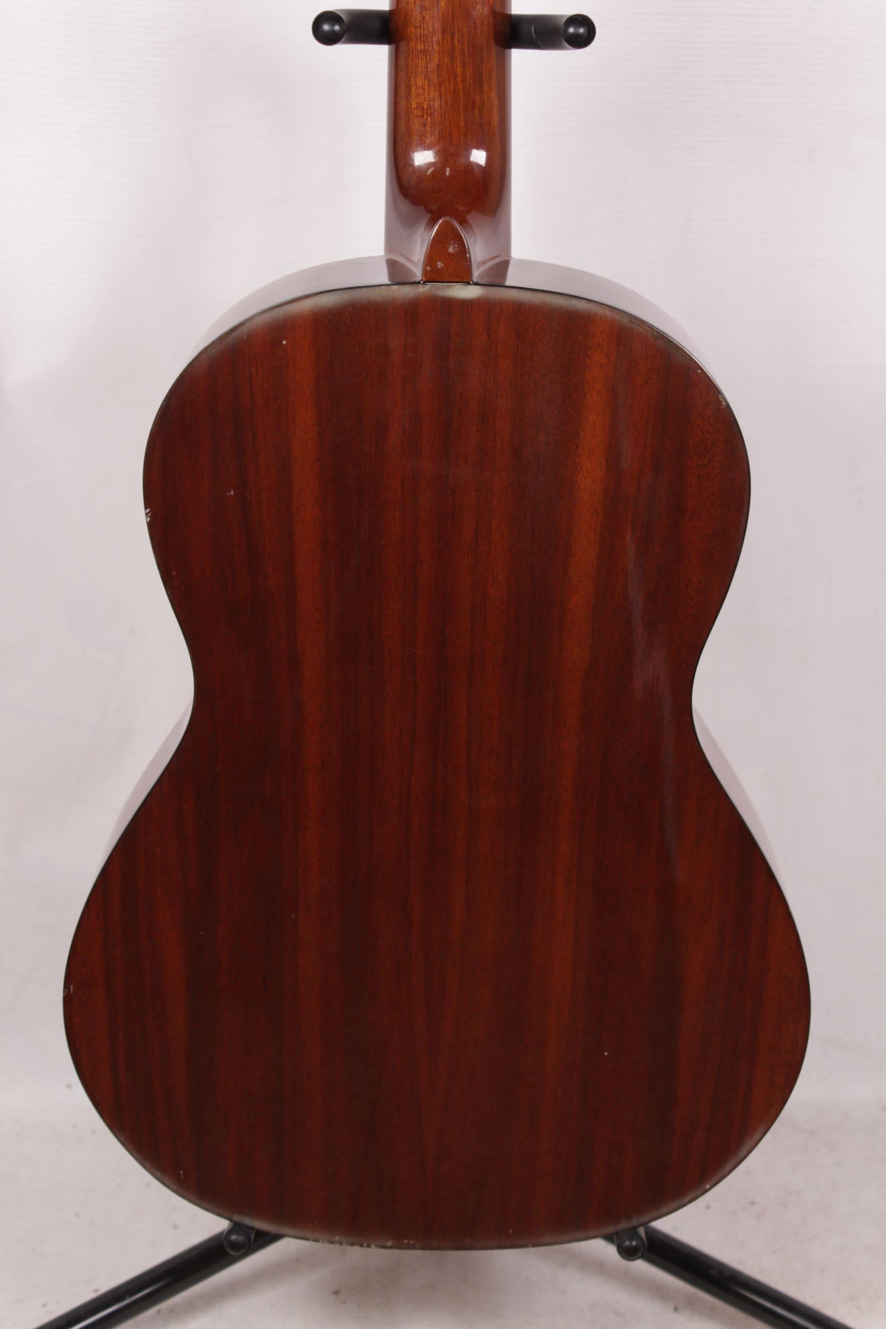 Yamaha CS-220 Taiwan Классическая гитара б/у Изображение Yamaha CS-220 Taiwan Классическая гитара б/у