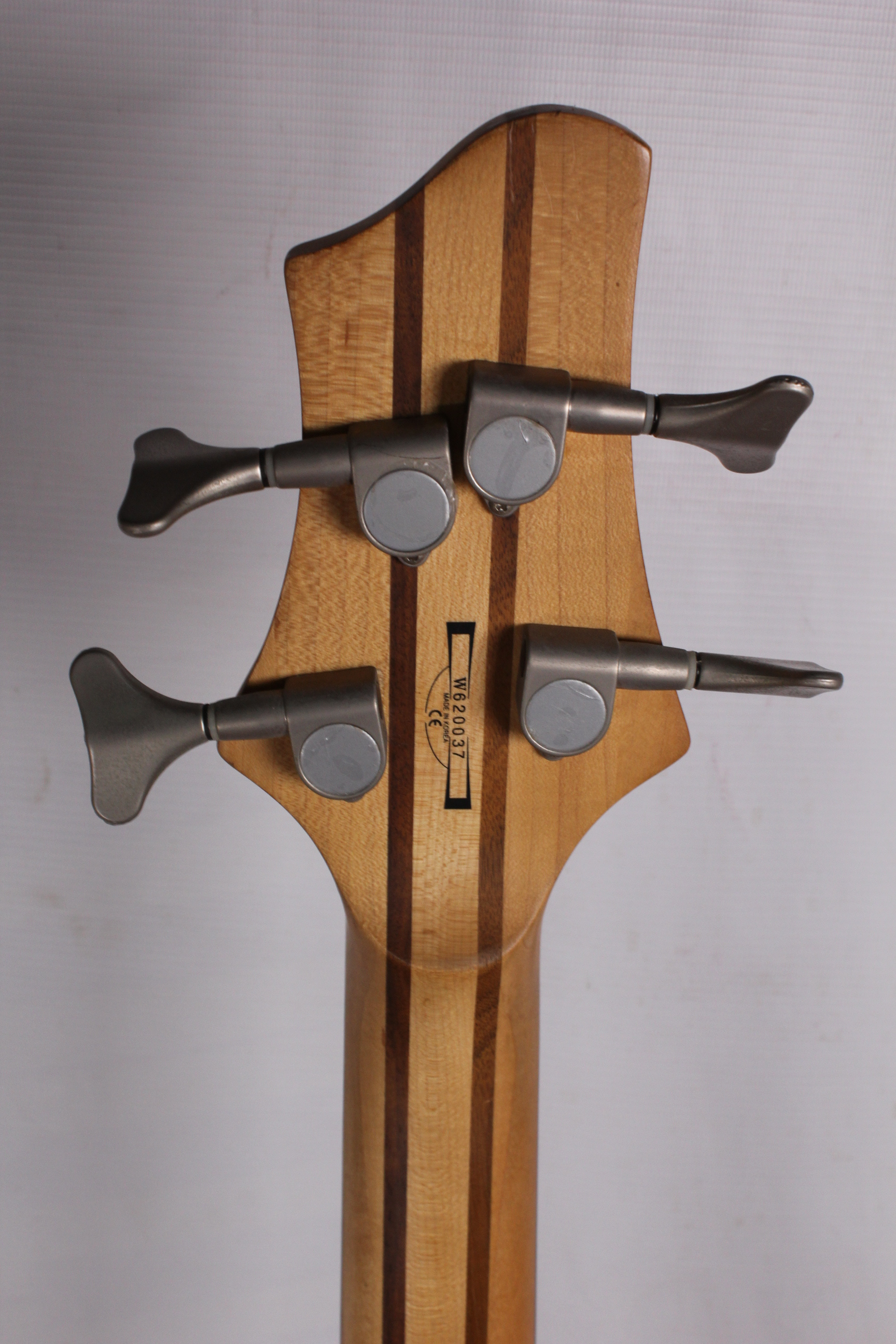 Изображение Ibanez BTB Korea Бас-гитара б/у, s/n W620037, HH, темно-синий, волнистый клен