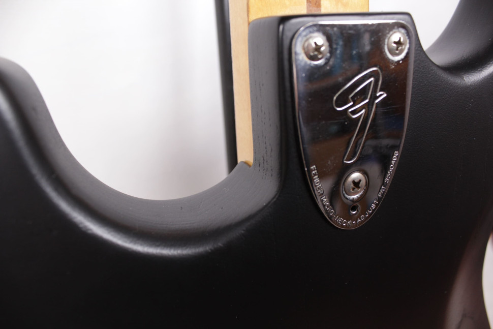 Изображение Fender Stratocaster USA 1978 Refinish, s/n S892420, SSS, Черный матовый, Черный пикгард + Кейс