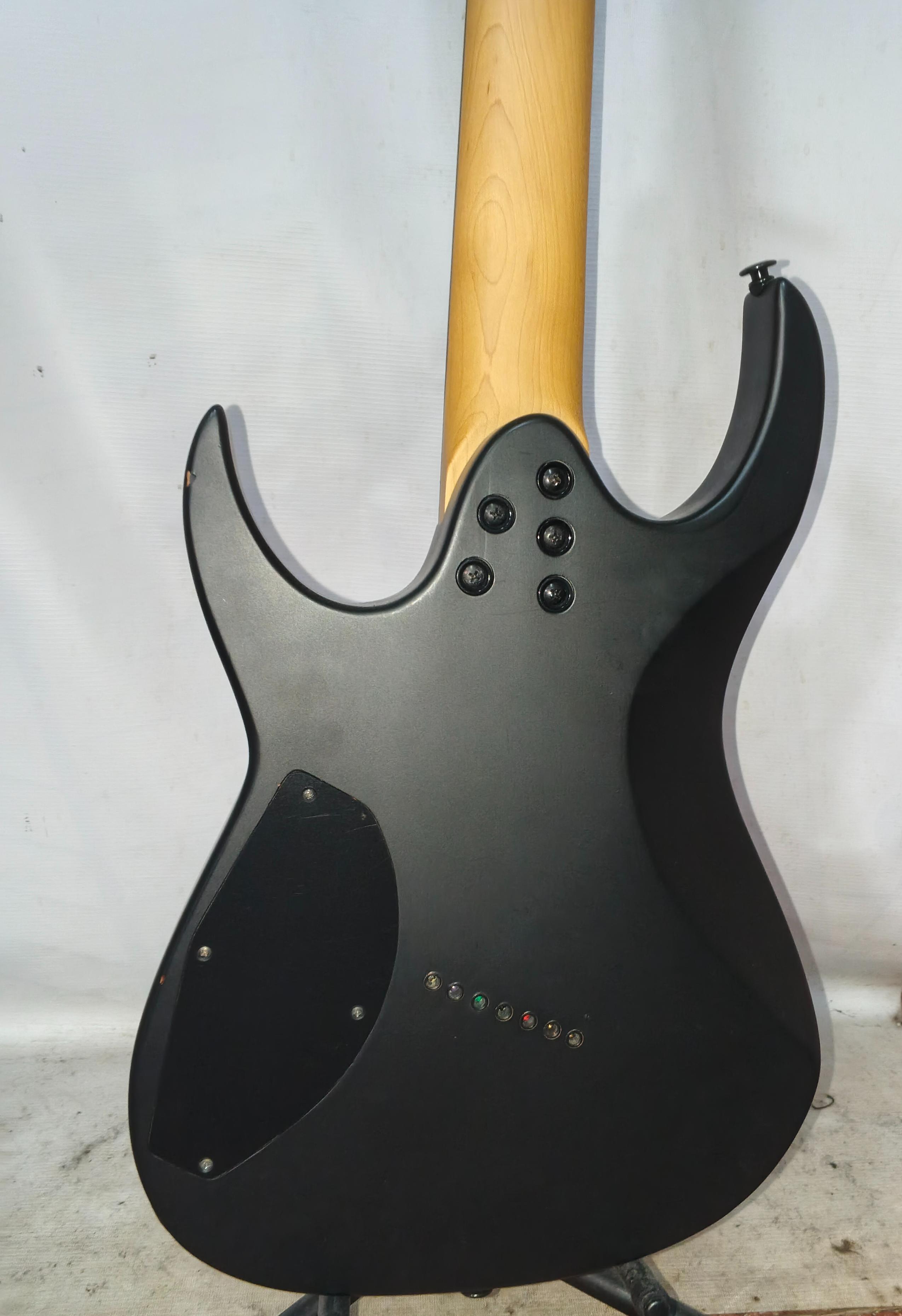 Изображение Carparelli Guitars Dinky 7 Электрогитара б/у, H, черный матовый, черная фурнитура, веерные лады