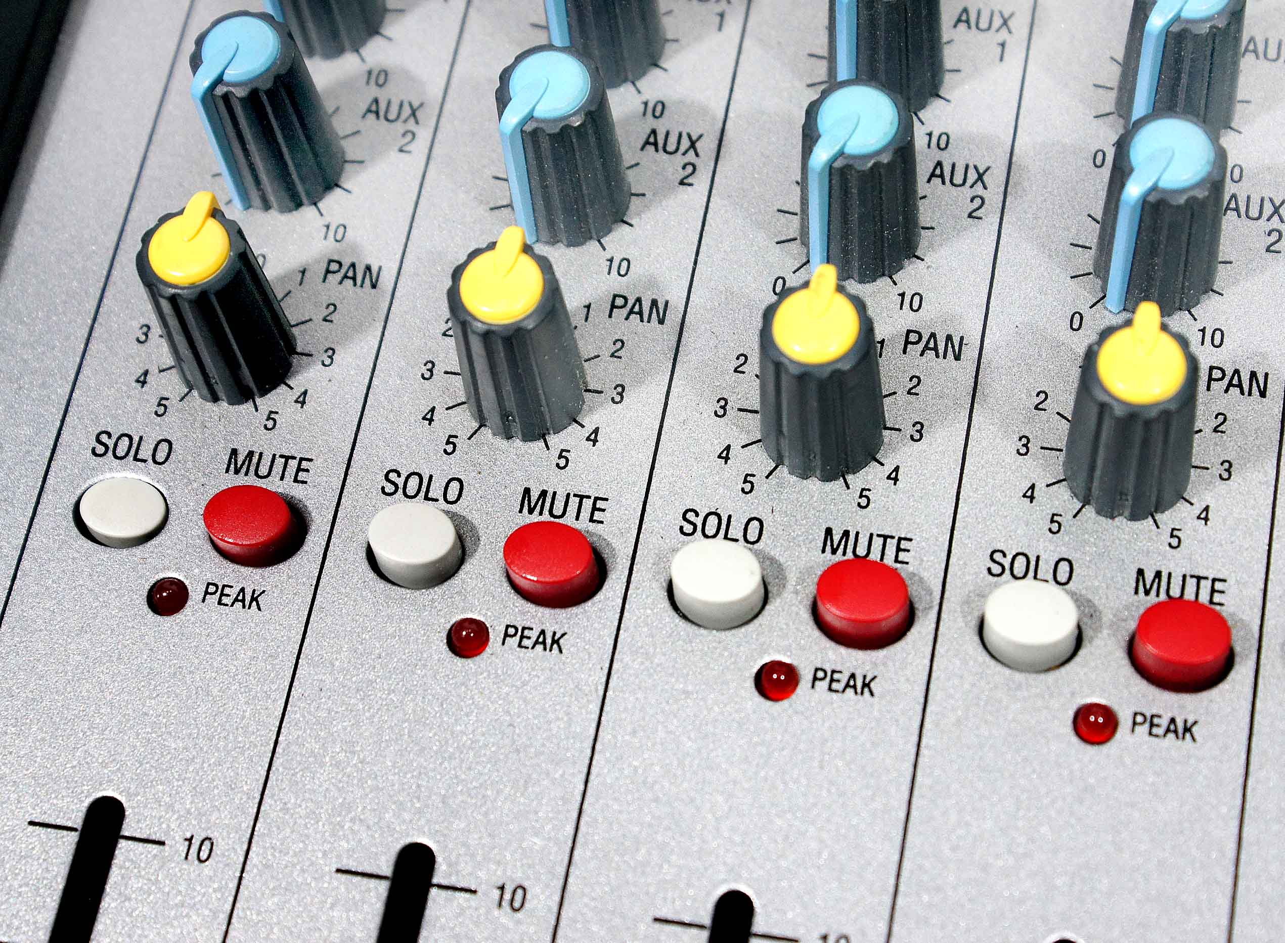 Изображение SOUNDCRAFT SPIRIT E8 Микшерный пульт Б\У, 8 каналов, Англия. 