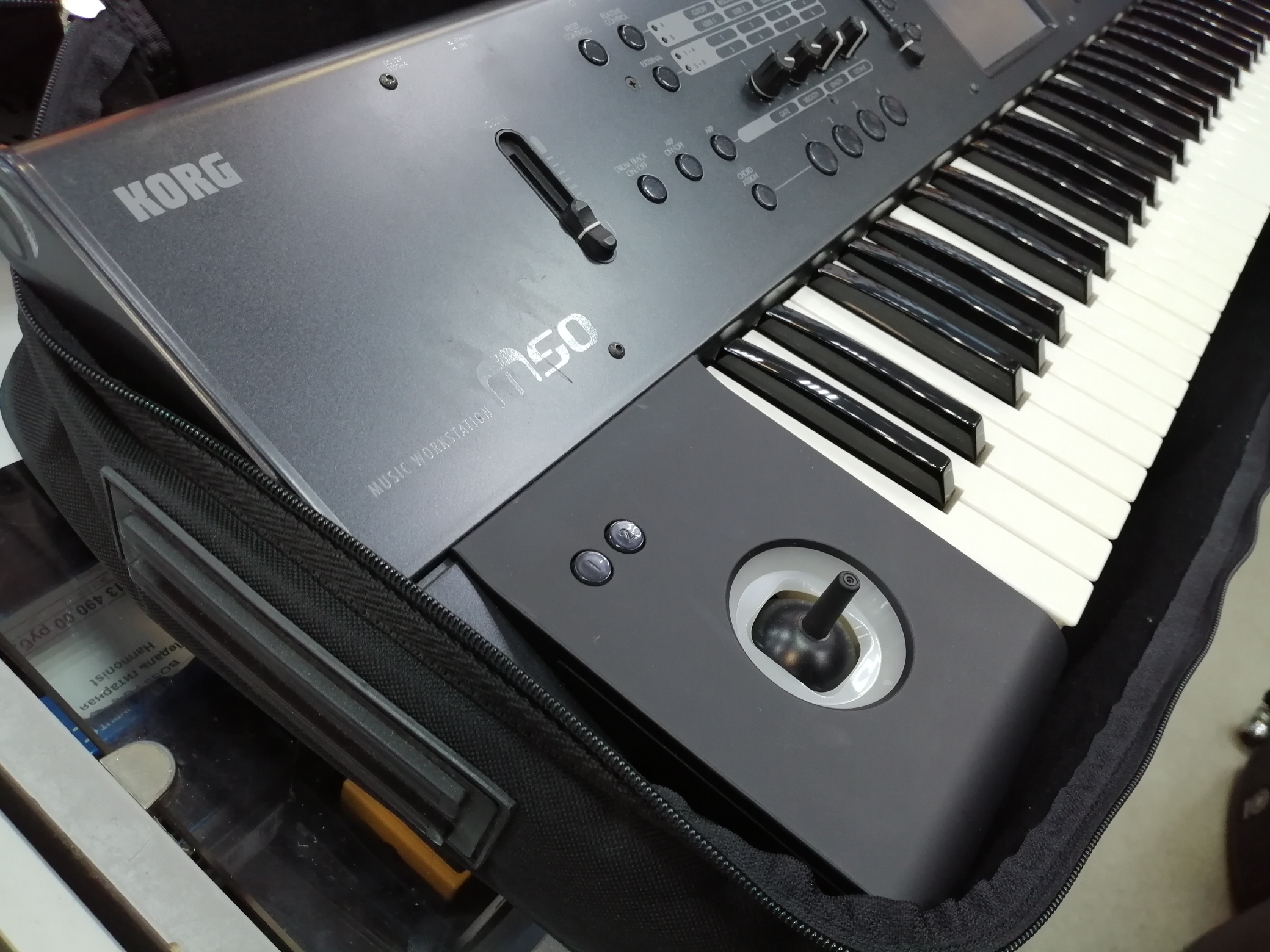 KORG M50-61 Рабочая станция б/у + чехол, диск, блок питания Изображение KORG M50-61 Рабочая станция б/у + чехол, диск, блок питания