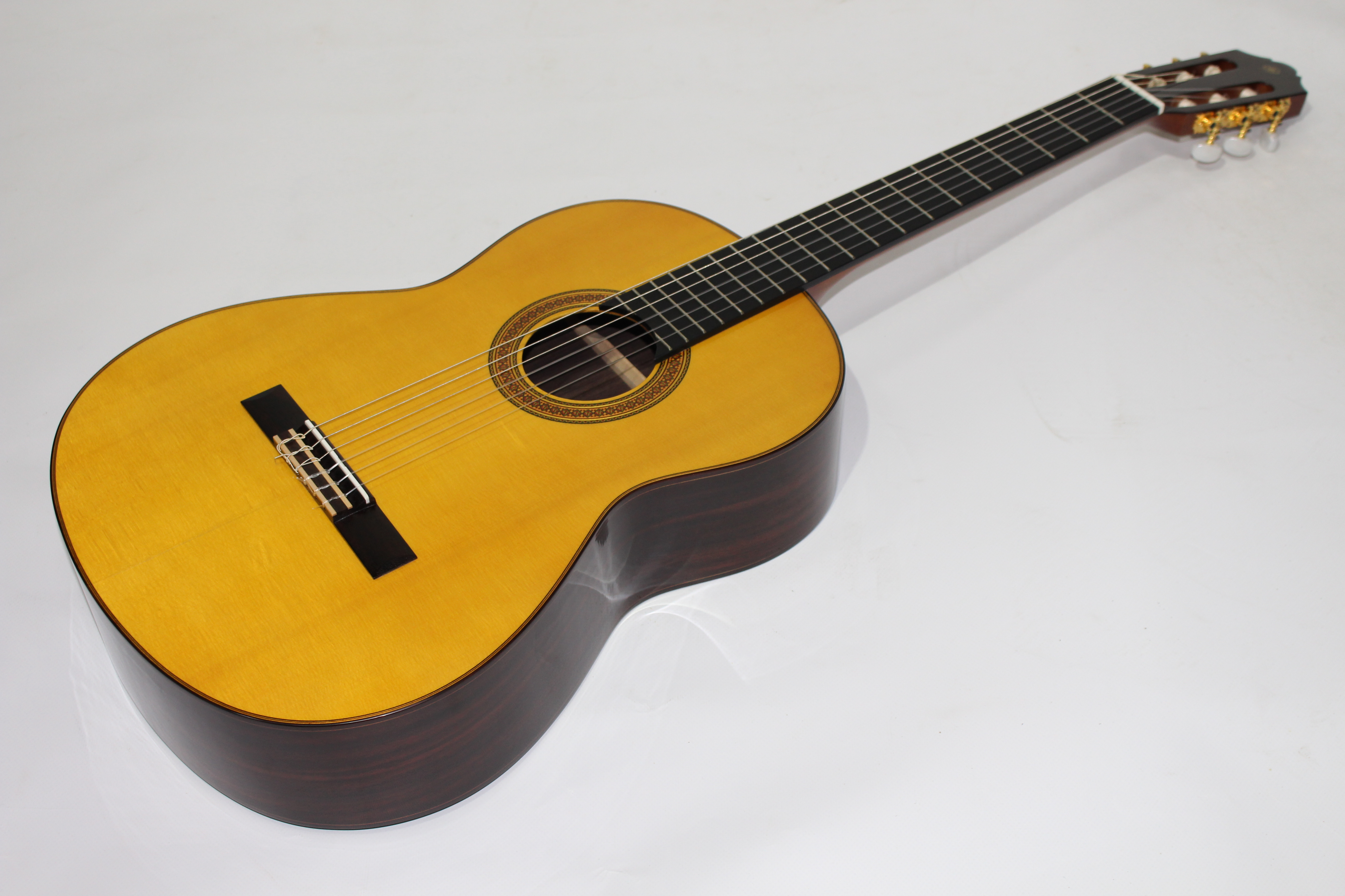 Изображение YAMAHA CG182S классическая гитара