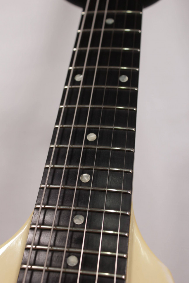 Изображение Gibson Flying V 67' Reissue USA 2004 Электрогитара б/у, s/n 02894668, HH, Classic White + ЧЕХОЛ