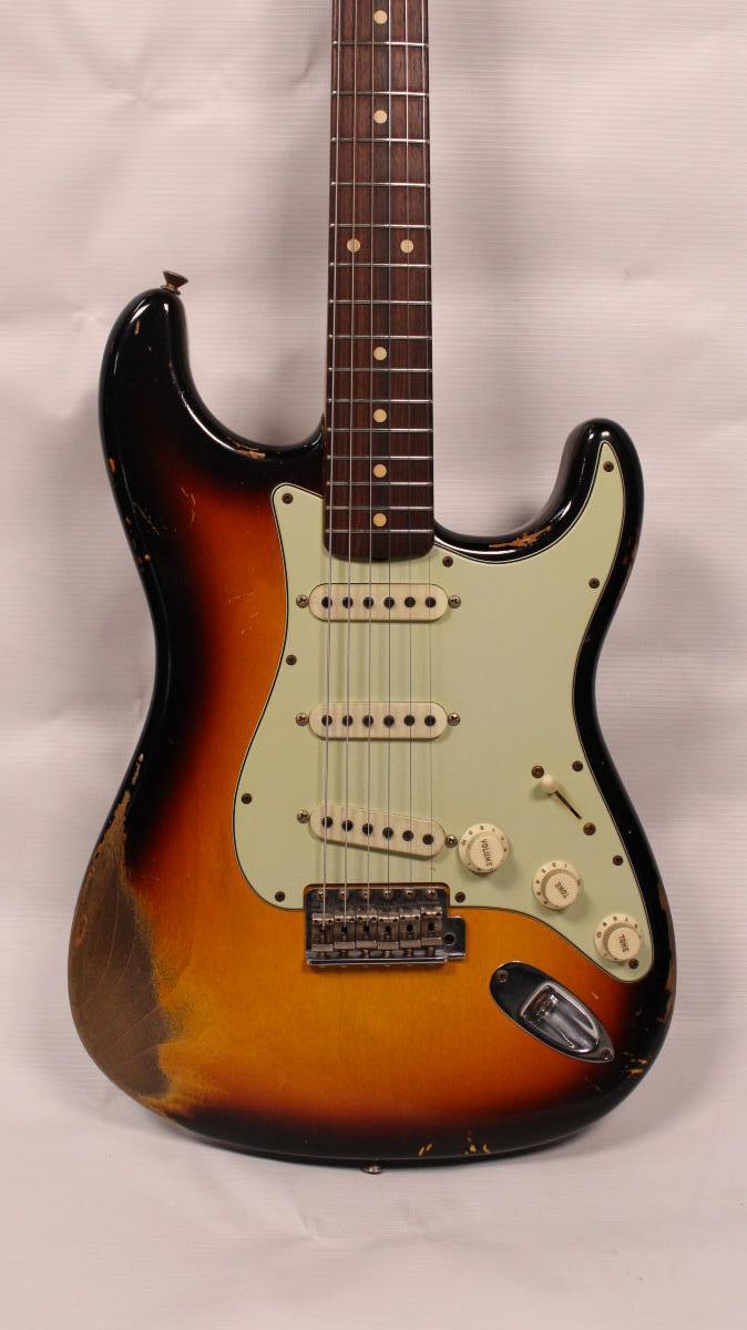 Изображение FENDER Custom Shop Masterbuilt Dale Wilson Stratocaster Relic, s\n: CZ525358, Sunburst