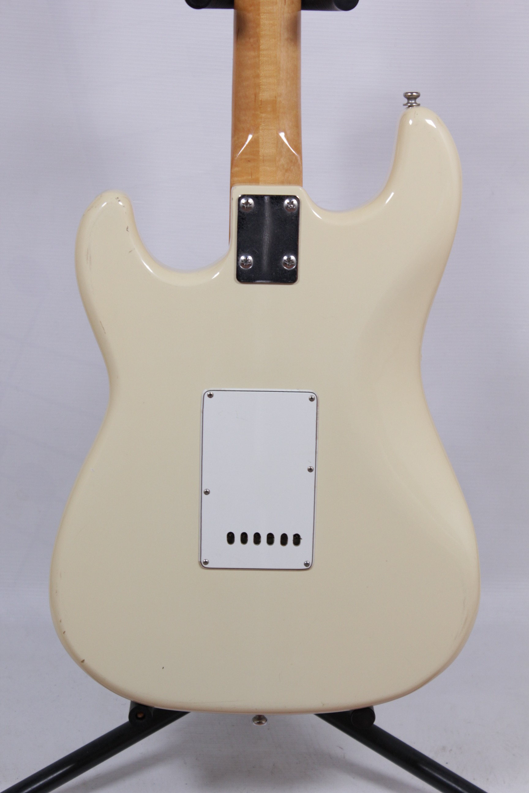 Frigia Custom Body Stratocaster Электрогитара Б/У, бежевый, белый пикгард Изображение Frigia Custom Body Stratocaster Электрогитара Б/У, бежевый, белый пикгард