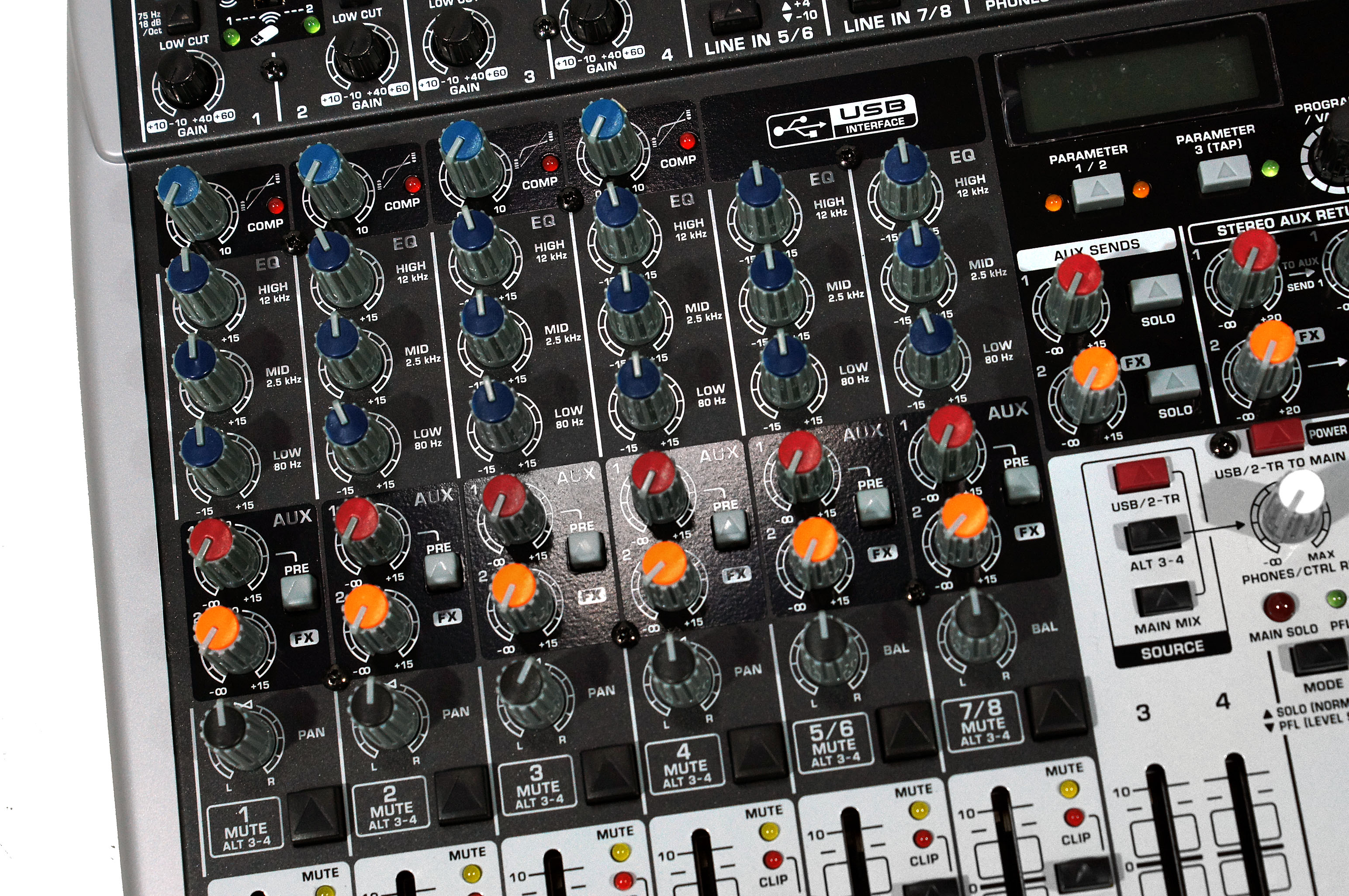 Изображение BEHRINGER XENYX QX1204USB Микшерный пульт