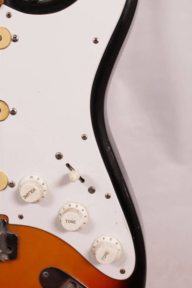 Изображение Fresher Straighter Stratocaster Japan, SSS, sunburst, белый пикгард