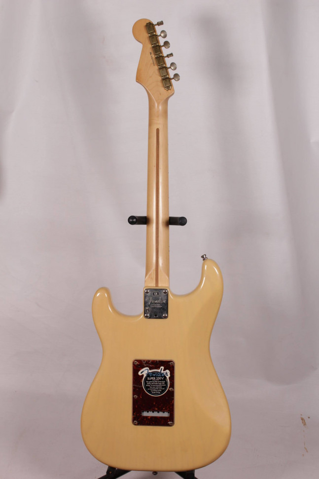 Fender Stratocaster USA Buddy Guy Signature 2006, s/n SZ6000640, SSS, натуральный Изображение Fender Stratocaster USA Buddy Guy Signature 2006, s/n SZ6000640, SSS, натуральный